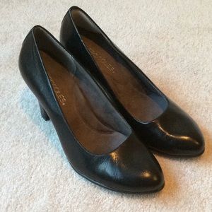 Aerosoles black pumps, leather upper.